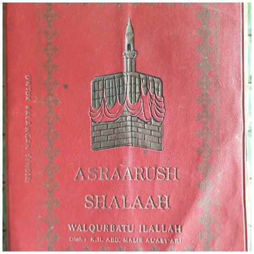 BUKU BACAAN ISLAMI ASRAARUSH SHALAAH WALQURBATU ILALLAH